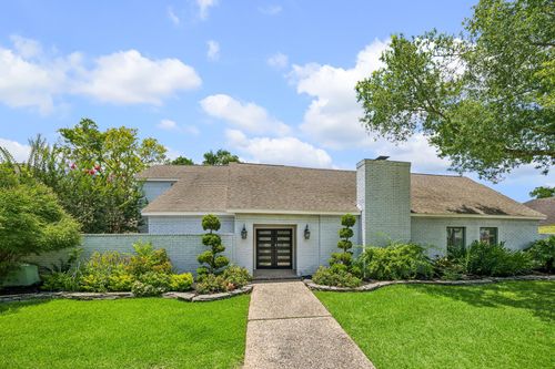 922 Crossroads Dr, Houston, TX, 77079-5016 | Card Image