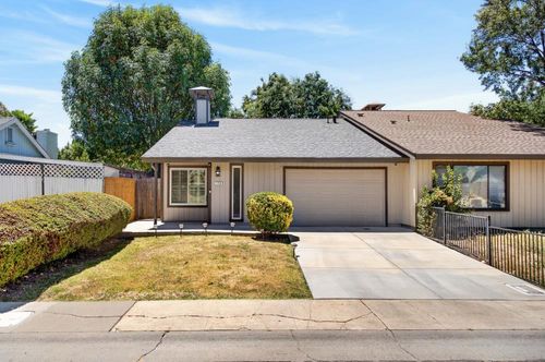 1754 Urbana Way, Sacramento, CA, 95833-2648 | Card Image