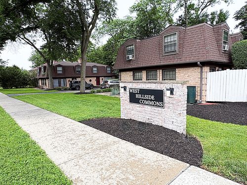 114 W Hillside Ave, Barrington, IL, 60010-4424 | Card Image