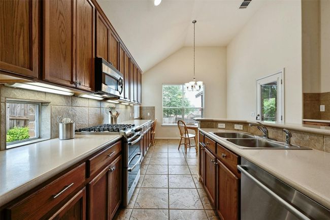 204 Saddleback Rd, House other with 3 bedrooms, 2 bathrooms and 2 parking in Austin TX | Image 11