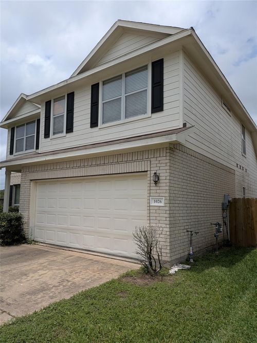 1026 Yorkshire Holw, Fresno, TX, 77545-7149 | Card Image