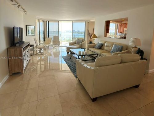 1912-4000 Towerside Ter, Miami, FL, 33138 | Card Image