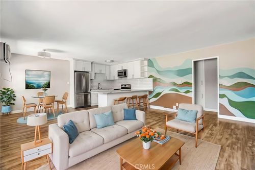 14-6520 Shirley Dr, Canoga Park, CA, 91304-1040 | Card Image