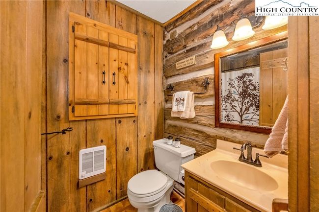 Primary bath. | Image 17