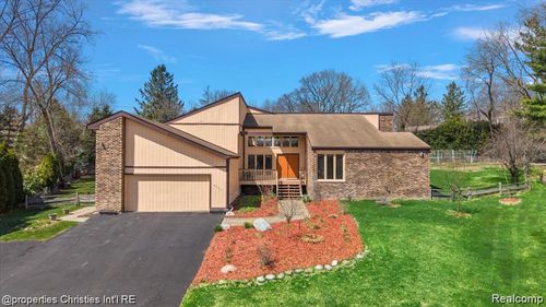 4566 Walden Dr, Bloomfield Hills, MI, 48301-1149 | Card Image