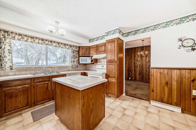 436 Dalmeny Hill Nw, Home with 4 bedrooms, 1 bathrooms and 4 parking in Calgary AB | Image 7