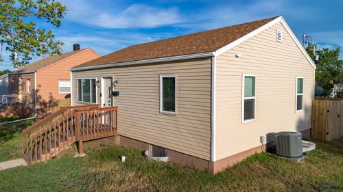 525 Saint Patrick St, Rapid City, SD, 57701-4647 | Card Image