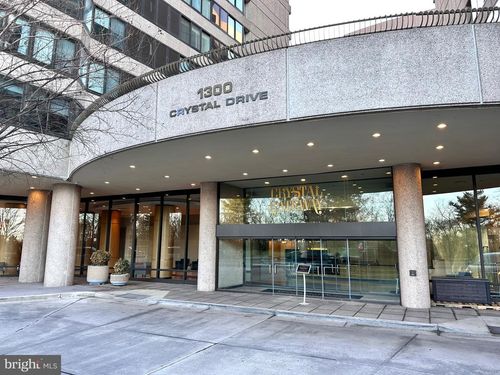901s-1300 Crystal Dr, ARLINGTON, VA, 22202-3237 | Card Image