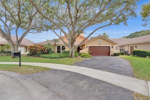9682 Ridgecrest Ct, Davie, FL, 33328-6923 | Card Image