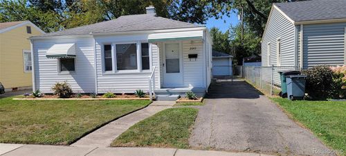 2043 Pilgrim St, Ferndale, MI, 48220-1517 | Card Image