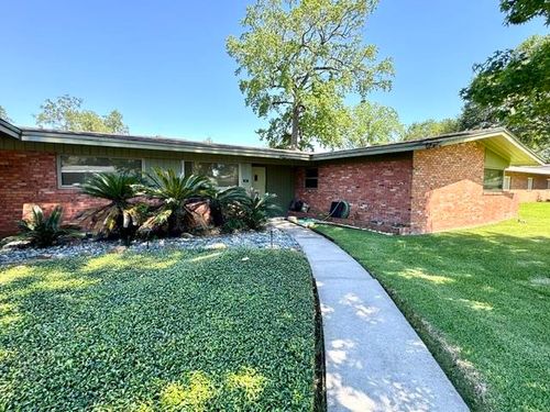 990 20th St, Beaumont, TX, 77706-4708 | Card Image