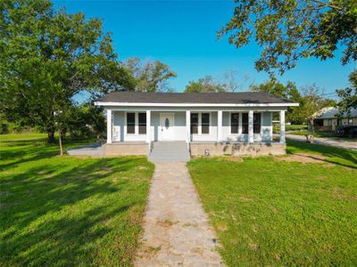 View of front of property with a front lawn and covered porch | Image 3