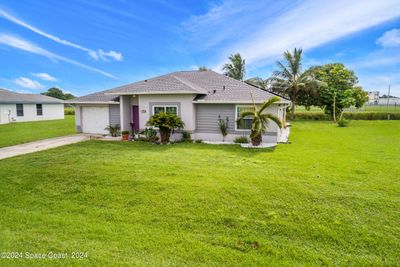 213 Eaglesmere Drive, House other with 3 bedrooms, 2 bathrooms and null parking in Lehigh Acres FL | Image 2