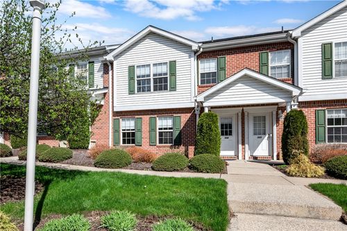 304 Northglen Ct, Gibsonia, PA, 15044-8052 | Card Image