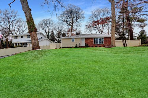 35 Eagle Ln, Smithtown, NY, 11788-1207 | Card Image