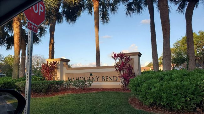 7310 Nw 17 Th Ct, House other with 4 bedrooms, 2 bathrooms and null parking in Pembroke Pines FL | Image 7