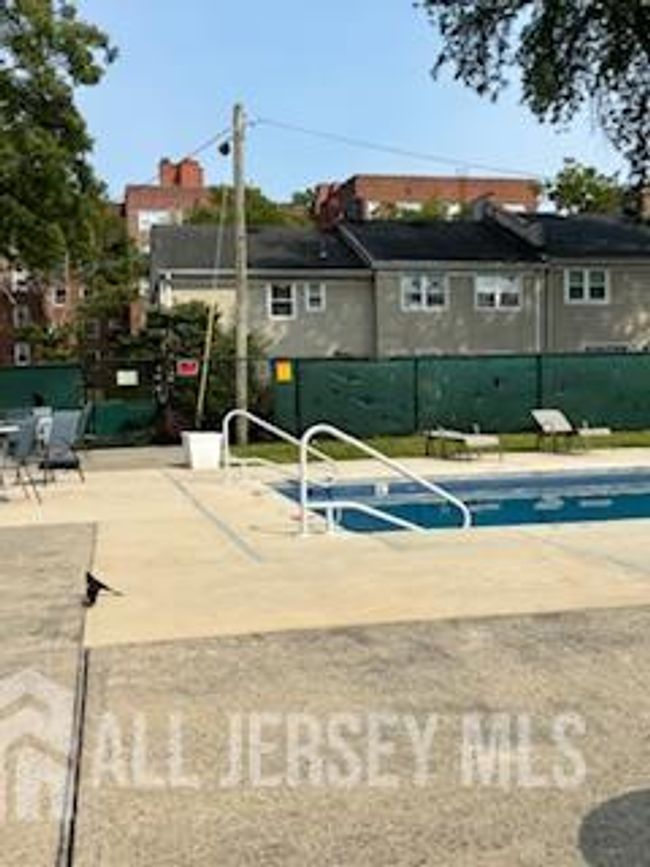 318 High St, Townhouse with 3 bedrooms, 2 bathrooms and null parking in Perth Amboy NJ | Image 36