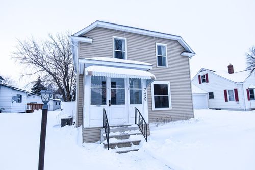 720 Arnold Ave N, Thief River Falls, MN, 56701-1420 | Card Image