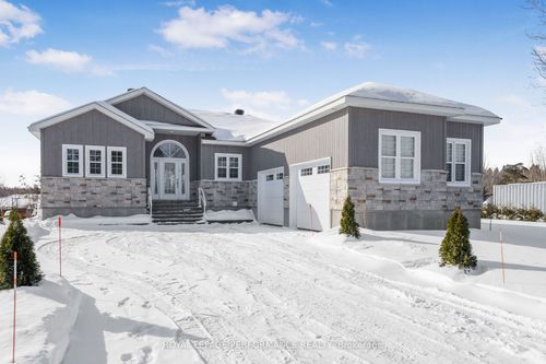 3726 Front Rd, Hawkesbury, ON, K6A2T4 | Card Image