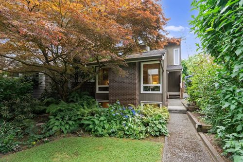 407 Queens Avenue, New Westminster, BC, V3L1K2 | Card Image