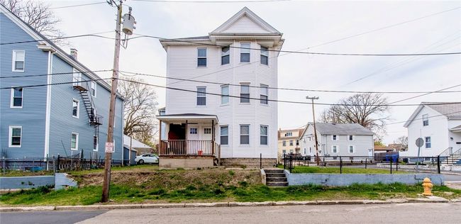 18 Fairlawn Ave, Home with 8 bedrooms, 5 bathrooms and 4 parking in Pawtucket RI | Image 18