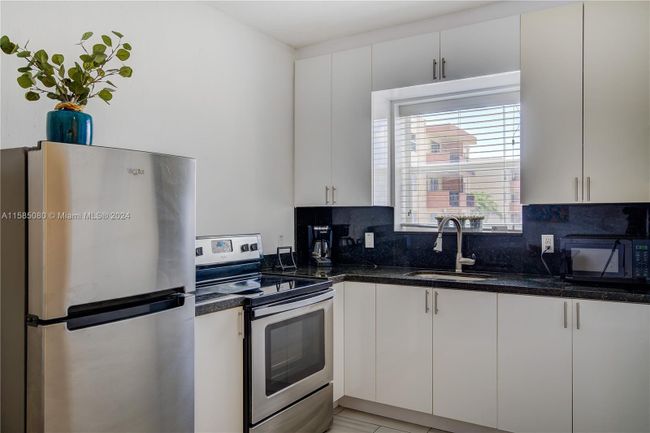 8 - 855 Sw 7th St, Home with 1 bedrooms, 1 bathrooms and null parking in Miami FL | Image 5