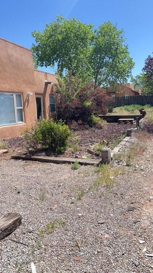 4537 Avenida Contenta, Santa Fe, NM, 87507-2724 | Card Image