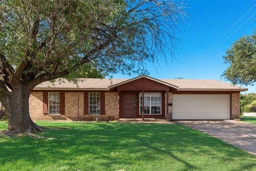 102 Silver Creek Dr, Duncanville, TX, 75137-4518 | Card Image