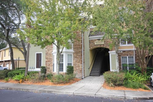 104-10106 Courtney Oaks Cir, TAMPA, FL, 33619-8534 | Card Image