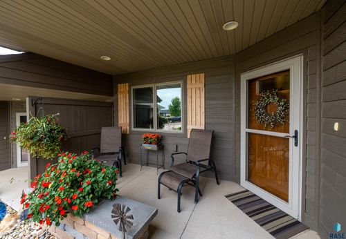 3201 E Stoney Brook Trl, Sioux Falls, SD, 57108-4910 | Card Image