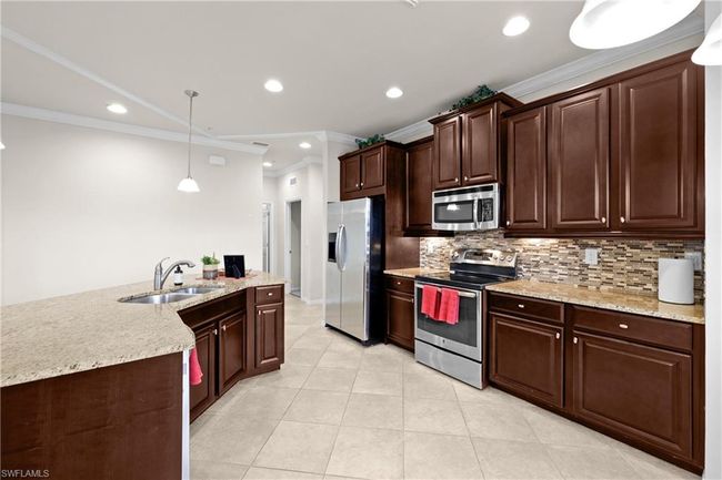 3 - 8564 Oakshade Cir, Condo with 3 bedrooms, 2 bathrooms and 1 parking in FORT MYERS FL | Image 7