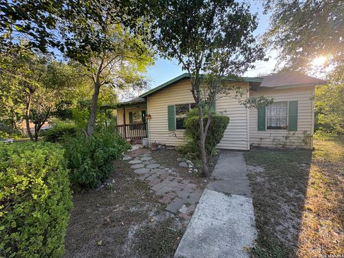 517 Margarita St, Uvalde, TX, 78801-5855 | Card Image