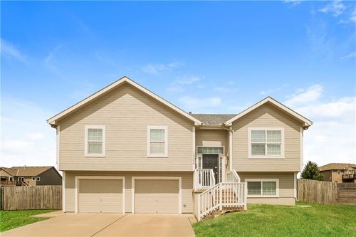 12204 E 214th Ter, Peculiar, MO, 64078-8321 | Card Image