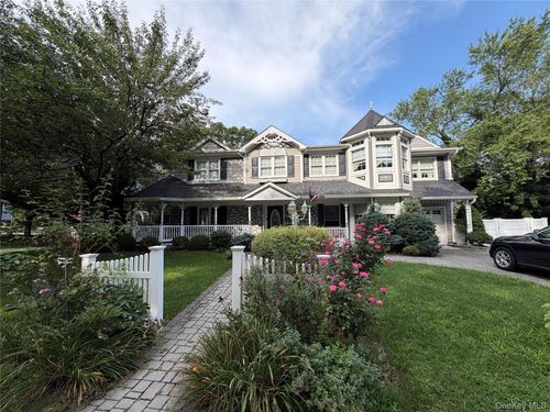 24 Arlington Ave, Saint James, NY, 11780-2802 | Card Image