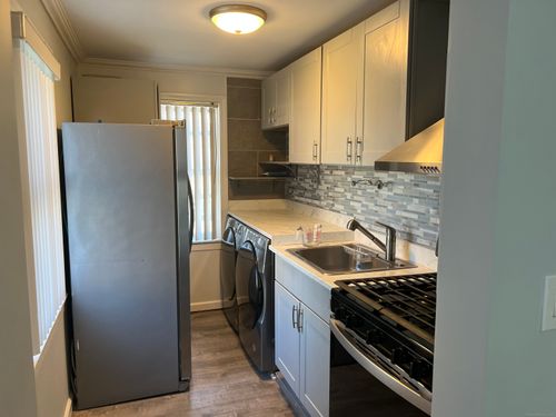 13-295 N Bishop Bld 92 Avenue, Bridgeport, CT, 06610 | Card Image