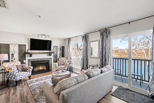 934 1st Ave N, Nashville, TN, 37201-1050 | Card Image