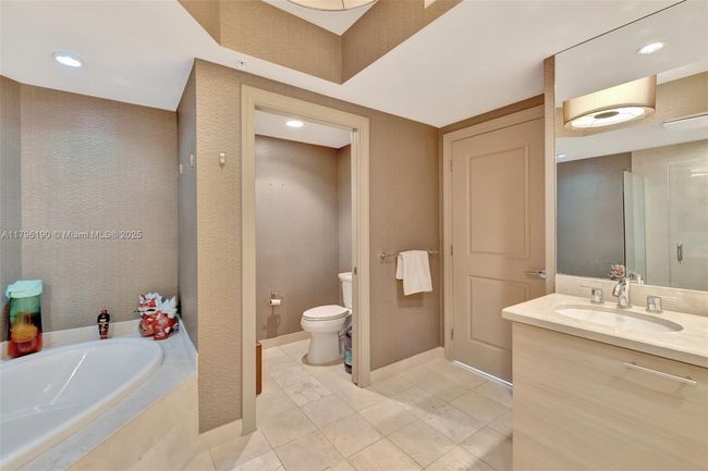 APT-514 - 1 N Ocean Blvd, Condo with 2 bedrooms, 2 bathrooms and null parking in Pompano Beach FL | Image 24