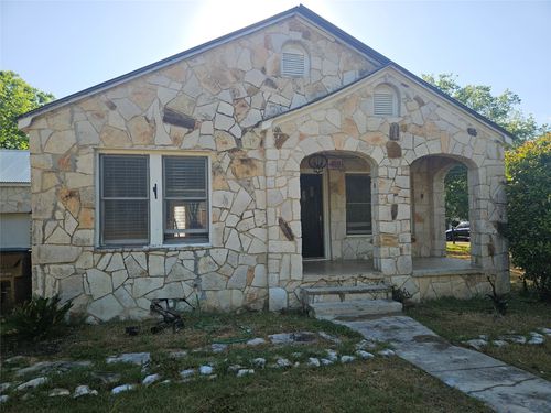 418 Wichita St, Lockhart, TX, 78644-2006 | Card Image