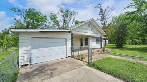 506 7th St, Stuart, OK, 74570-4560 | Card Image