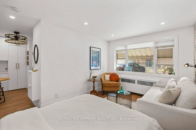 5 - 137 Emerald St S, Condo with 1 bedrooms, 1 bathrooms and 1 parking in Hamilton ON | Image 7