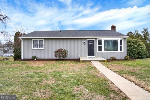 856 Sunnyside Rd, YORK, PA, 17408-8903 | Card Image