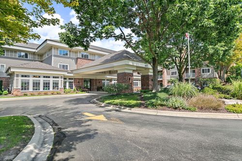 apt-226-605 Barrington Ave, East Dundee, IL, 60118-1427 | Card Image