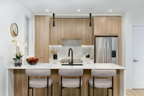 416-34375 Gladys Ave, Abbotsford, BC, V2S2H5 | Card Image