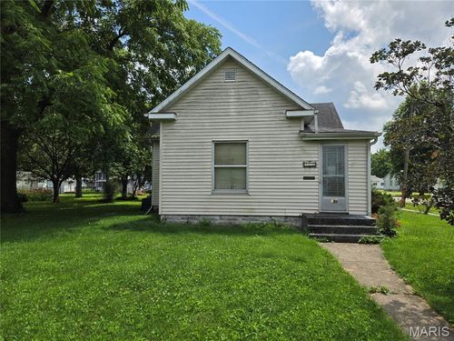 700 Montgomery St, Staunton, IL, 62088-1257 | Card Image
