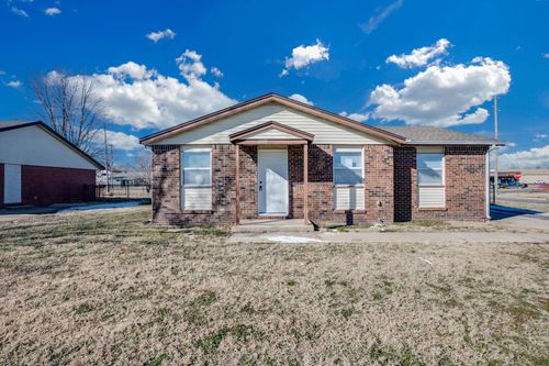 551 N Summitlawn St, Wichita, KS, 67212-3326 | Card Image