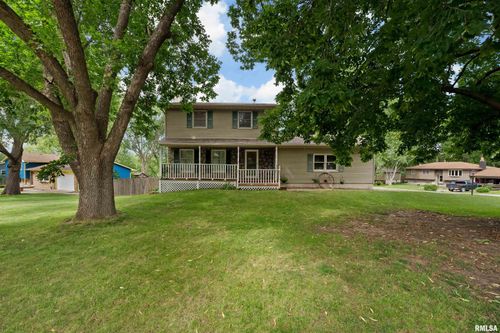 112 Park Lane Cir, Eldridge, IA, 52748-9664 | Card Image