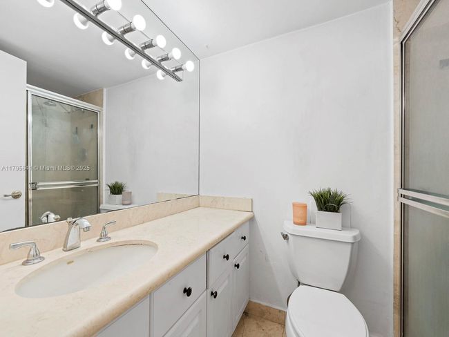 APT-1015 - 6039 Collins Ave, Condo with 1 bedrooms, 2 bathrooms and null parking in Miami Beach FL | Image 25