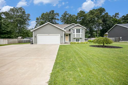 1055 Brian Dr, Muskegon, MI, 49442-4998 | Card Image