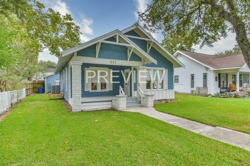 221 11th Ave N, Texas City, TX, 77590-6334 | Card Image