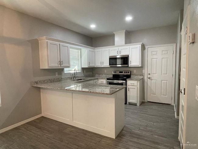 UNIT-3 - 2108 Davenport St, Condo with 3 bedrooms, 2 bathrooms and 2 parking in Weslaco TX | Image 8